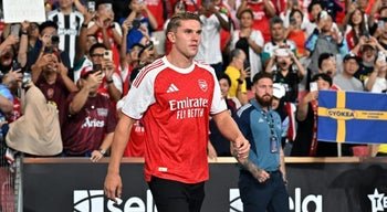 Viktor Gyökeres oficializado no Arsenal após longa novela de transferências
