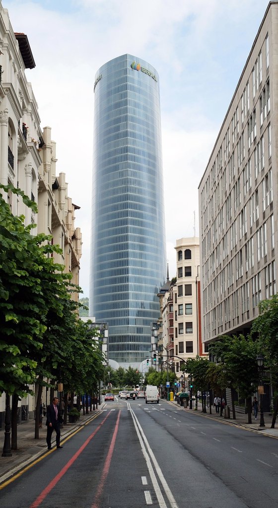 Iberdrola Anuncia Aumento de Capital de 5 Mil Milhões de Euros Apesar da Queda nos Lucros Semestrais