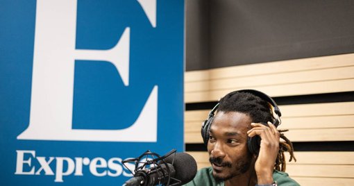 Saliu Djau partilha a sua trajetória de ativismo no podcast 'O Tal Podcast'