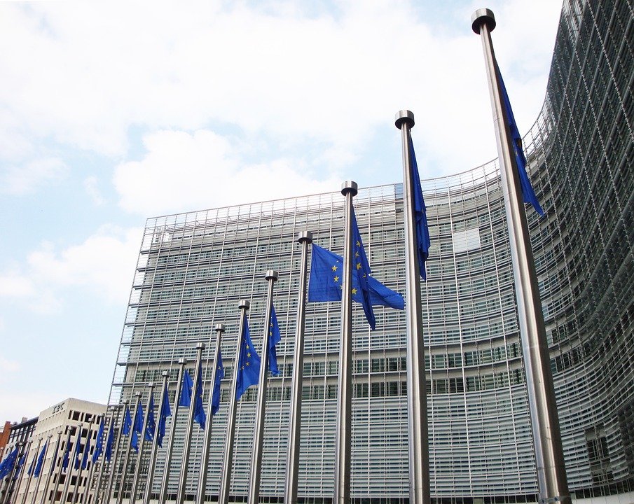 UE e EUA em Negociações Intensas para Evitar Guerra Tarifária