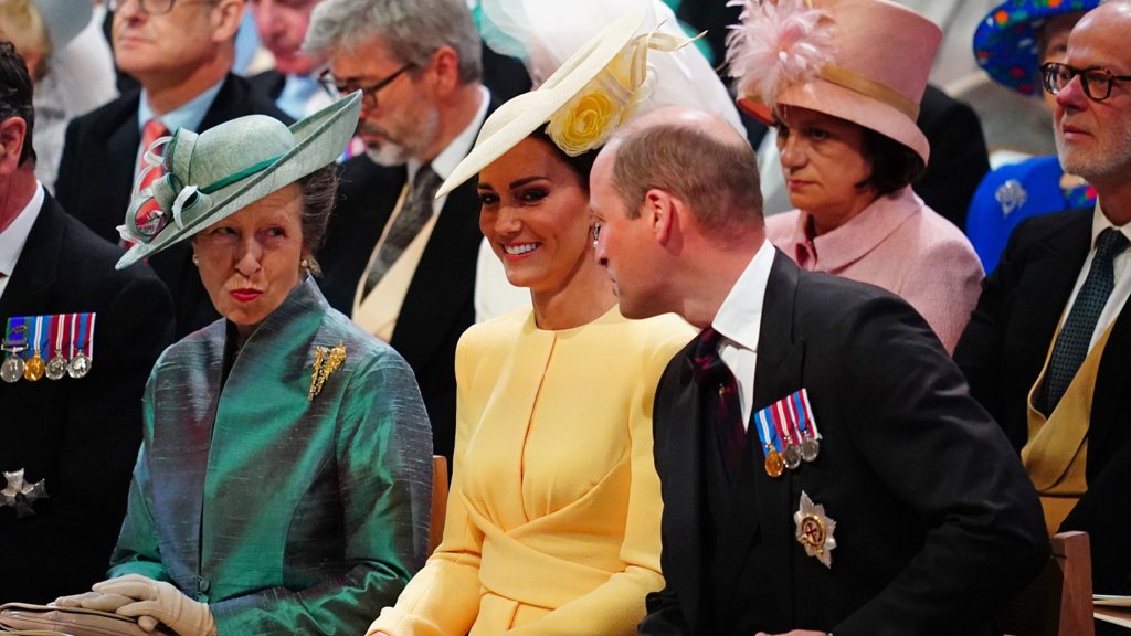 Tensão entre Príncipe William e Princesa Ana sobre deveres reais
