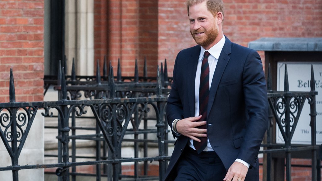 Príncipe Harry procura reconciliação com a família real britânica