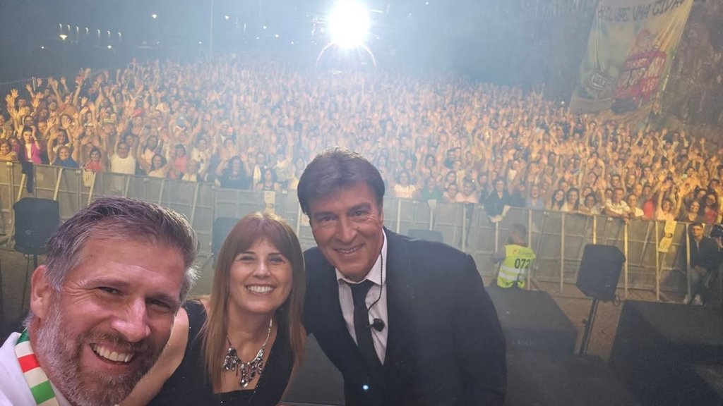Tony Carreira Homenageia Associação Sara Carreira em Concerto