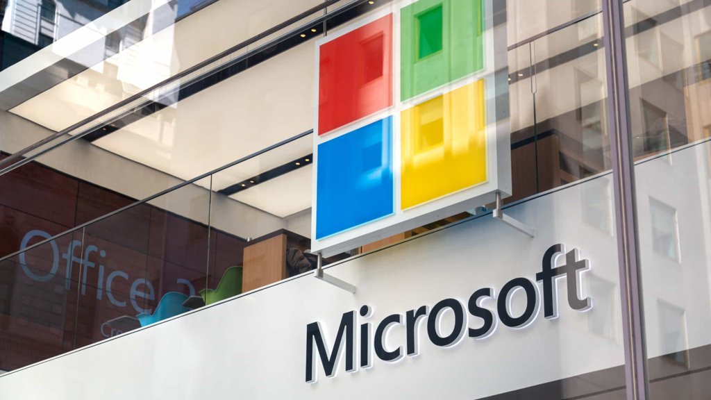 Microsoft atinge marco histórico de quatro biliões de dólares em capitalização bolsista